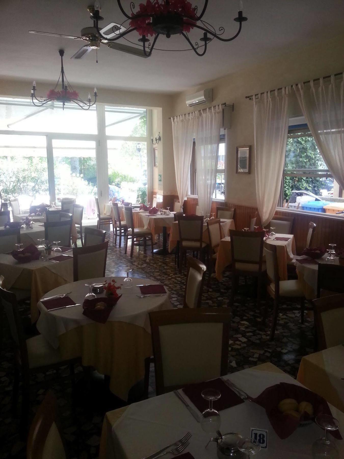 Mehari Rimini - Family Hotel מראה חיצוני תמונה